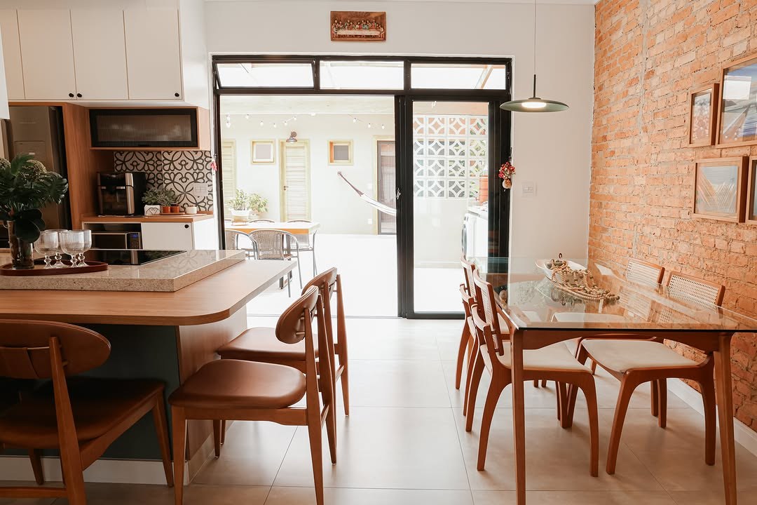 Living e jantar integrados com marcenaria sob medida